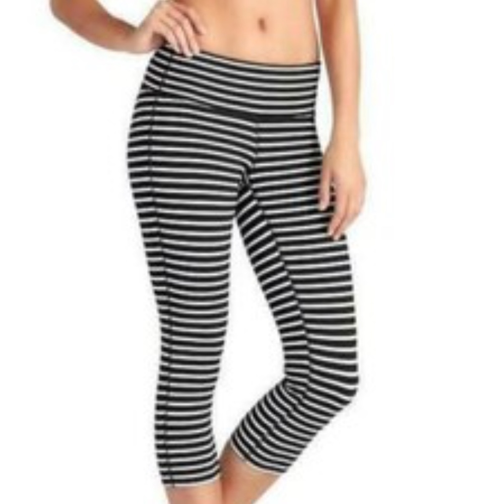 Athleta Chaturanga Capri - M - Black/White